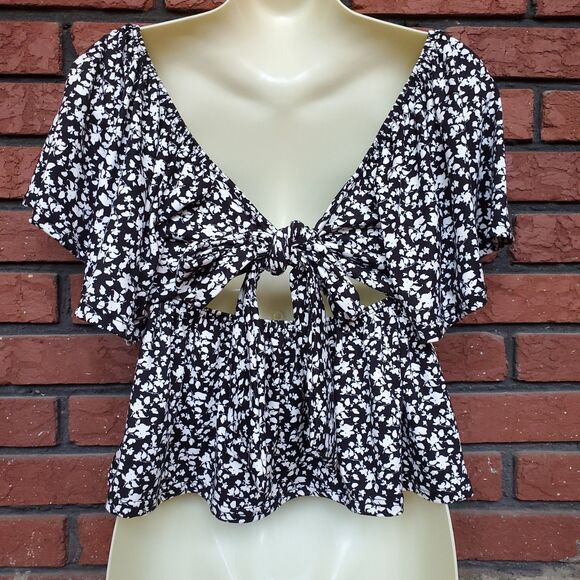 Ditsy Floral Top Size S Black White Flutter Sleeve Tie Back Empire Waist Cottage - Picture 3 of 14